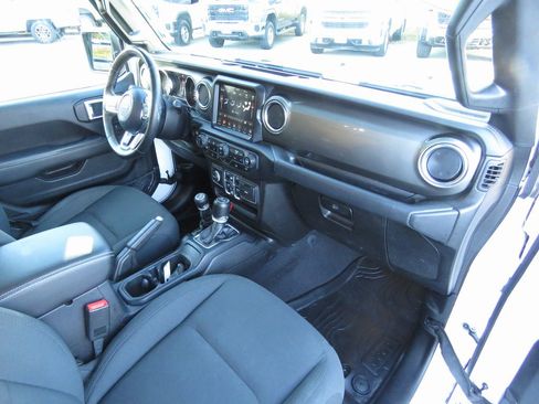 Used 2020 Jeep Wrangler Unlimited Sahara w/ Dual Top Group image 15