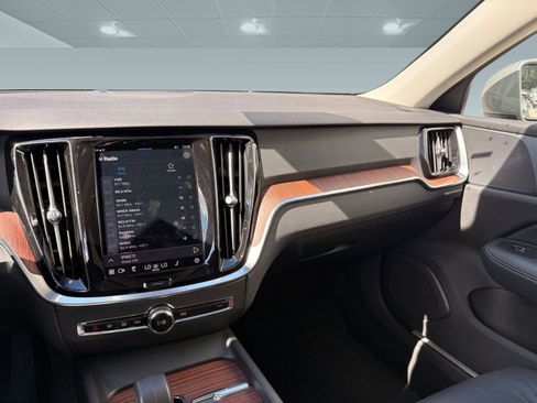 Certified 2025 Volvo V60 B5 Cross Country Plus image 23