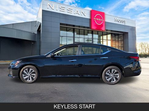 Used 2025 Nissan Altima 2.5 S image 5