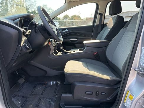 Used 2017 Ford Escape SE image 16