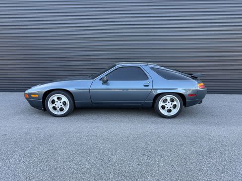 Used 1987 Porsche 928 S4 image 2