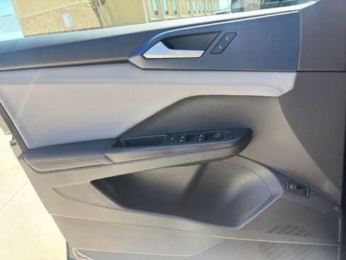 Used 2024 Volkswagen Taos SE image 21