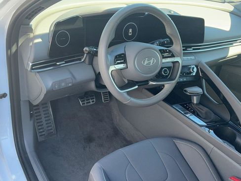Certified 2025 Hyundai Elantra SEL FWD image 16