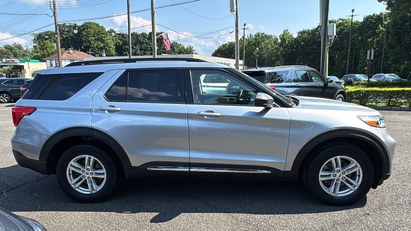 Used 2023 Ford Explorer XLT w/ Equipment Group 202A AWD/4WD image 13