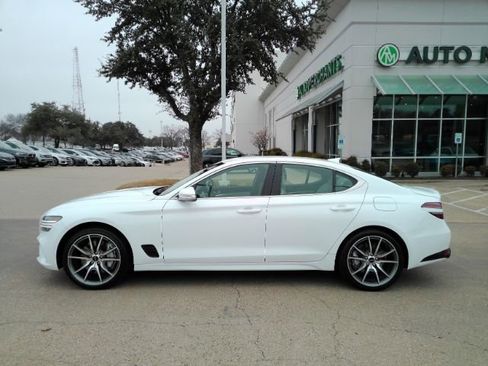 Used 2024 Genesis G70 2.5T image 12