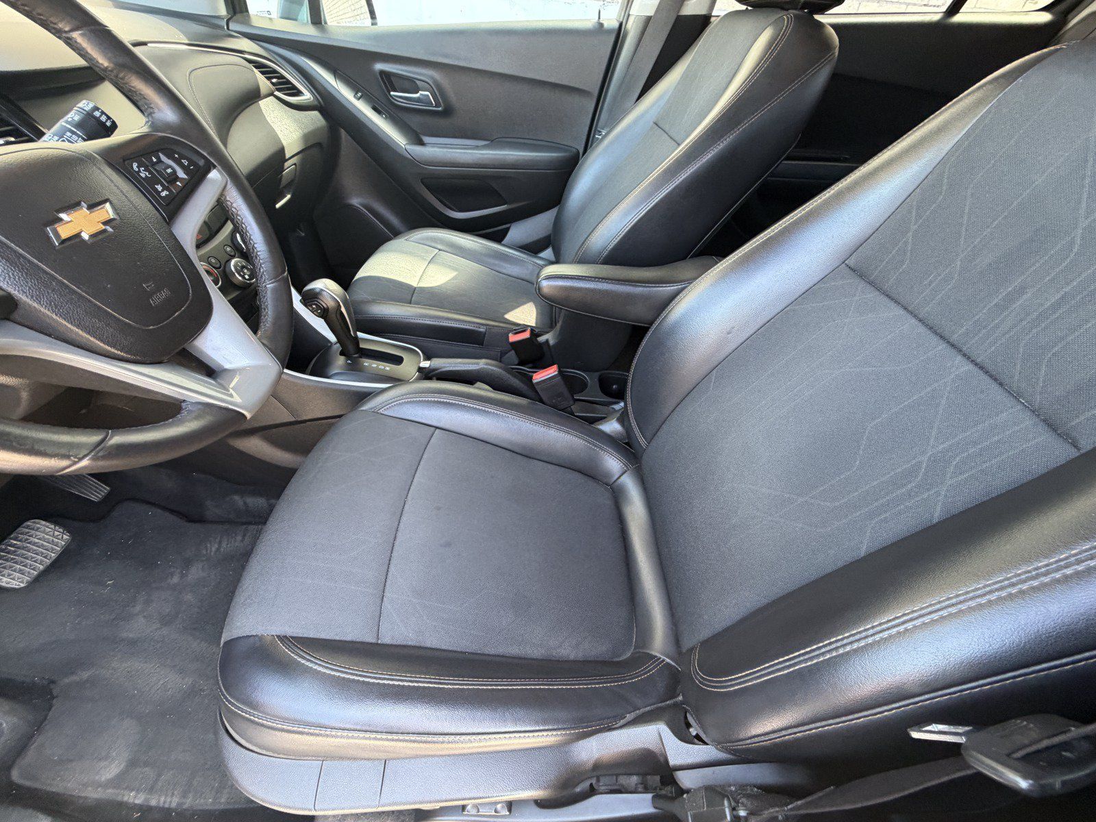 Used 2017 Chevrolet Trax LT w/ LT Convenience Package FWD image 12
