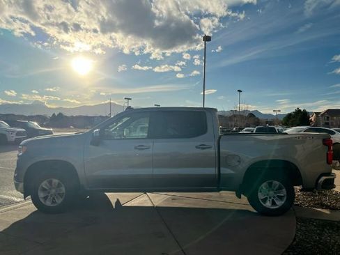 Used 2025 Chevrolet Silverado 1500 LT AWD/4WD image 4