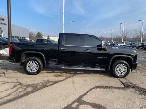 Used 2020 Chevrolet Silverado 2500 High Country w/ Technology Package image 2