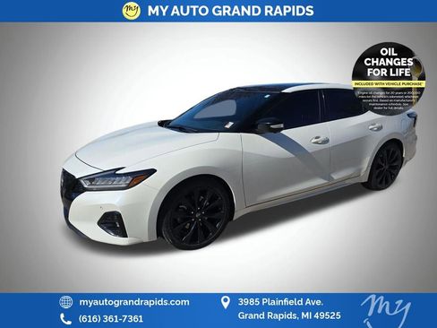 Used 2023 Nissan Maxima SR w/ Sport Mat Group image 3