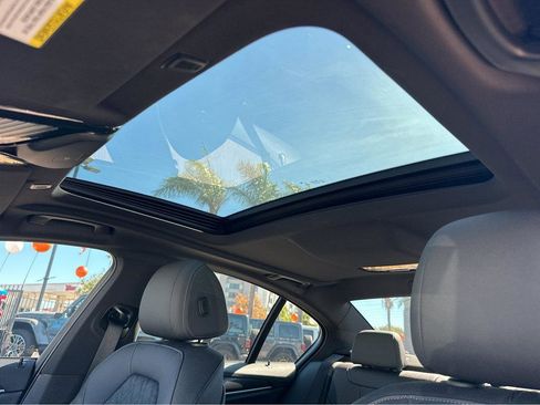 Used 2023 BMW 530e w/ M Sport Package image 7