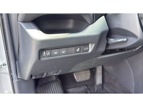 Certified 2020 Toyota RAV4 XLE w/ Convenience Package AWD/4WD image 12