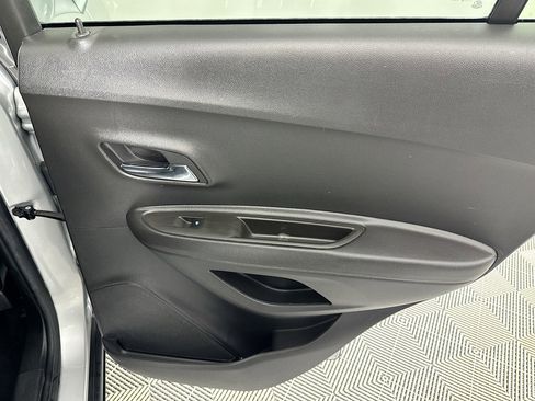 Used 2017 Chevrolet Trax LT w/ LT Convenience Package image 27