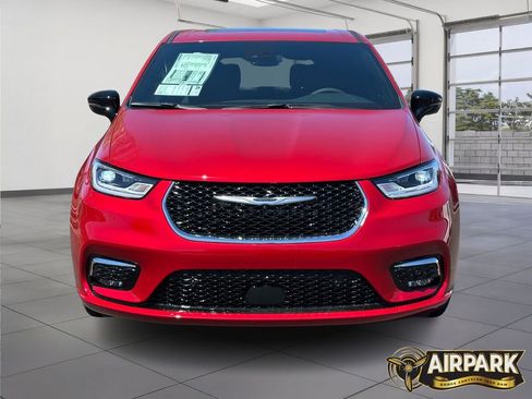 New 2025 Chrysler Pacifica Select image 5