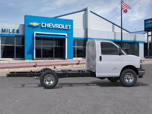 New 2025 Chevrolet Express 3500 w/ Power Convenience Package image 45