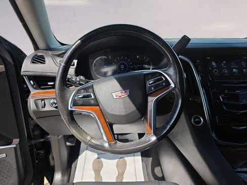 Used 2018 Cadillac Escalade ESV Luxury RWD image 12