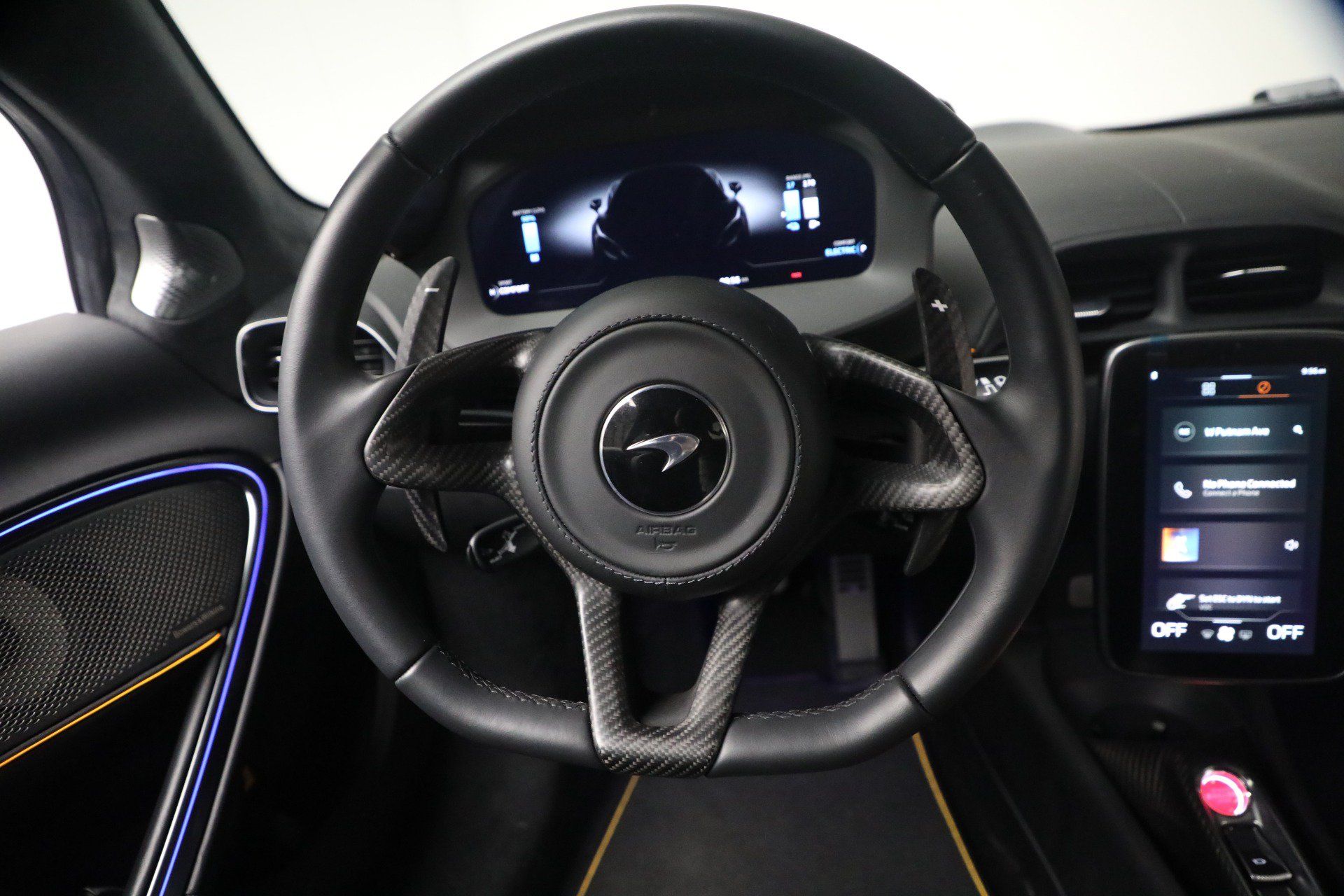 Used 2024 McLaren Artura RWD image 27
