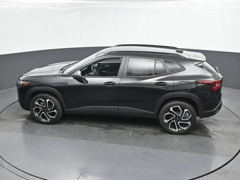 Used 2025 Chevrolet Trax RS w/ Sunroof Package FWD image 37