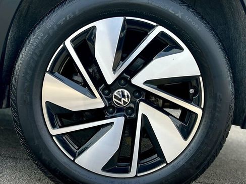 Used 2024 Volkswagen Atlas SE AWD/4WD image 30
