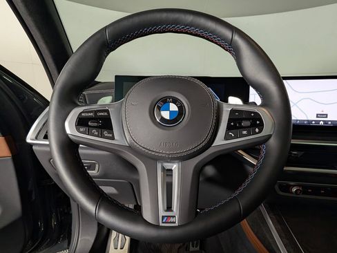 Used 2025 BMW X7 M60i AWD/4WD image 38