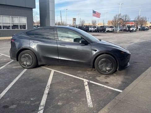 Used 2026 Tesla Model Y 2WD image 4