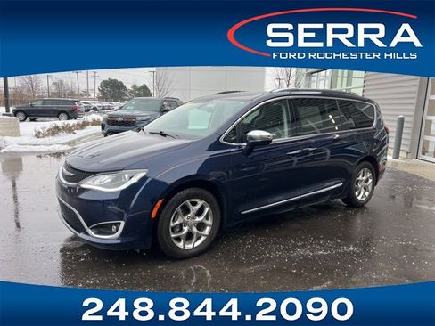 Used 2020 Chrysler Pacifica Limited image 1