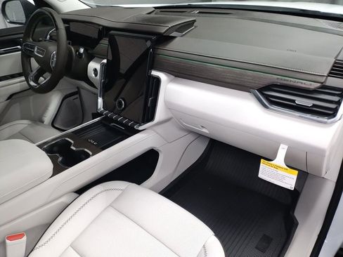 New 2026 GMC Acadia Denali w/ Super Cruise Package image 8