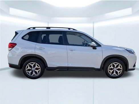 Used 2023 Subaru Forester Premium image 7