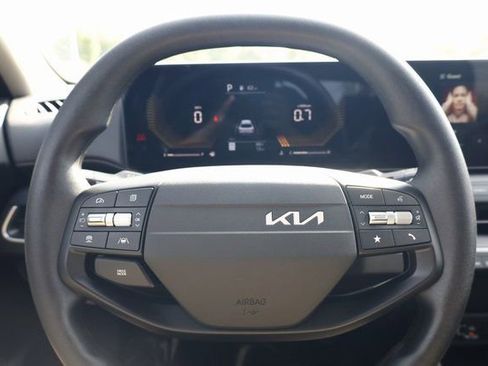 New 2025 Kia K4 LXS FWD image 16