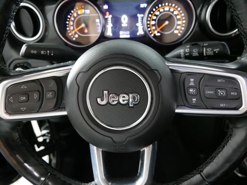 Used 2020 Jeep Wrangler Unlimited Sahara AWD/4WD image 25