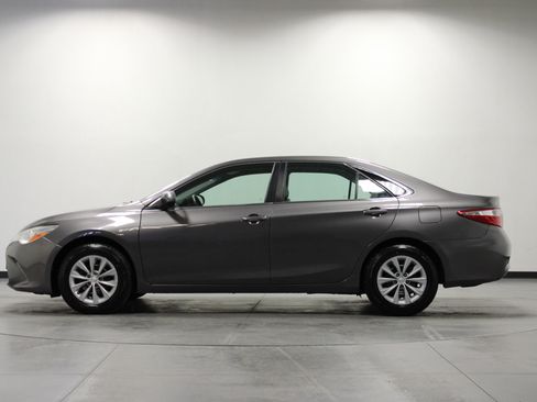 Used 2017 Toyota Camry LE FWD image 7