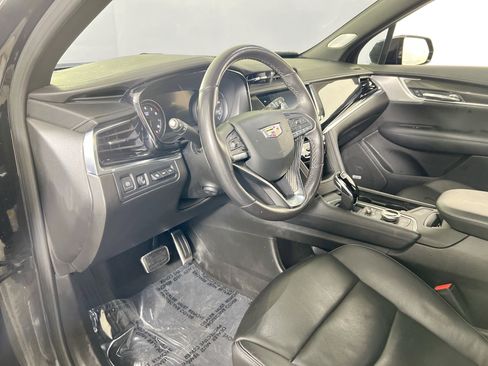 Used 2022 Cadillac XT6 Sport w/ Technology Package image 9