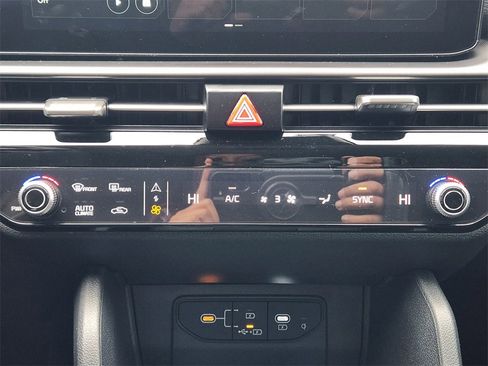 Certified 2026 Kia Sportage EX w/ EX Panorama Roof Package image 19