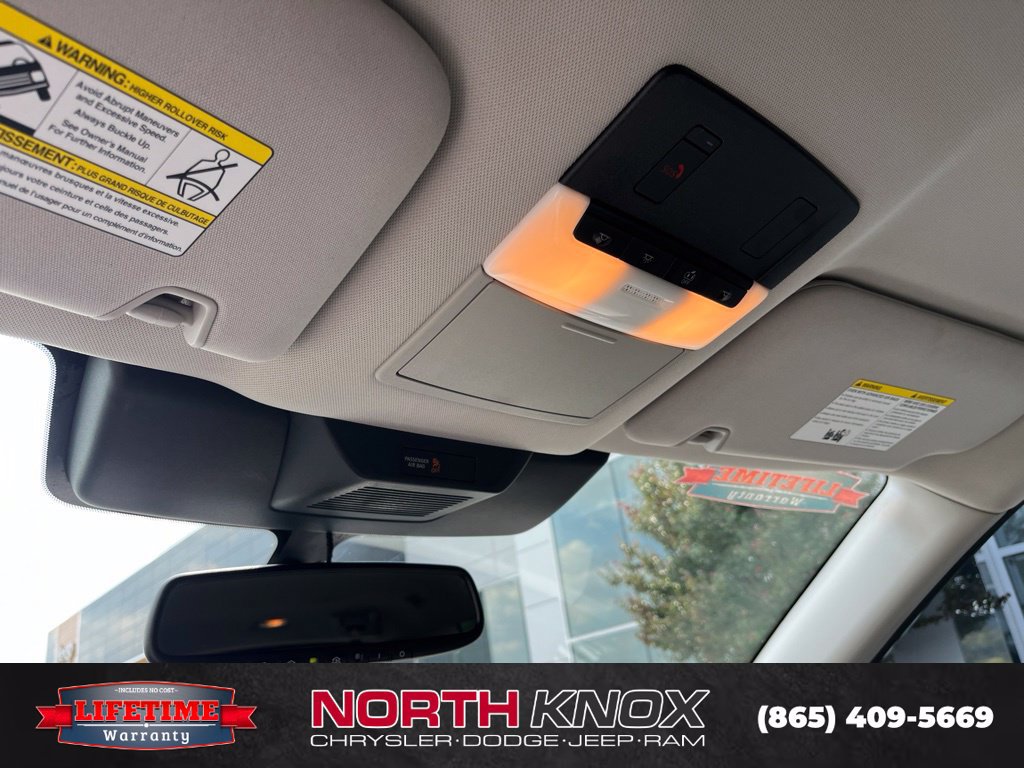 Used 2022 Nissan Pathfinder SL w/ SL Black Package AWD/4WD image 8