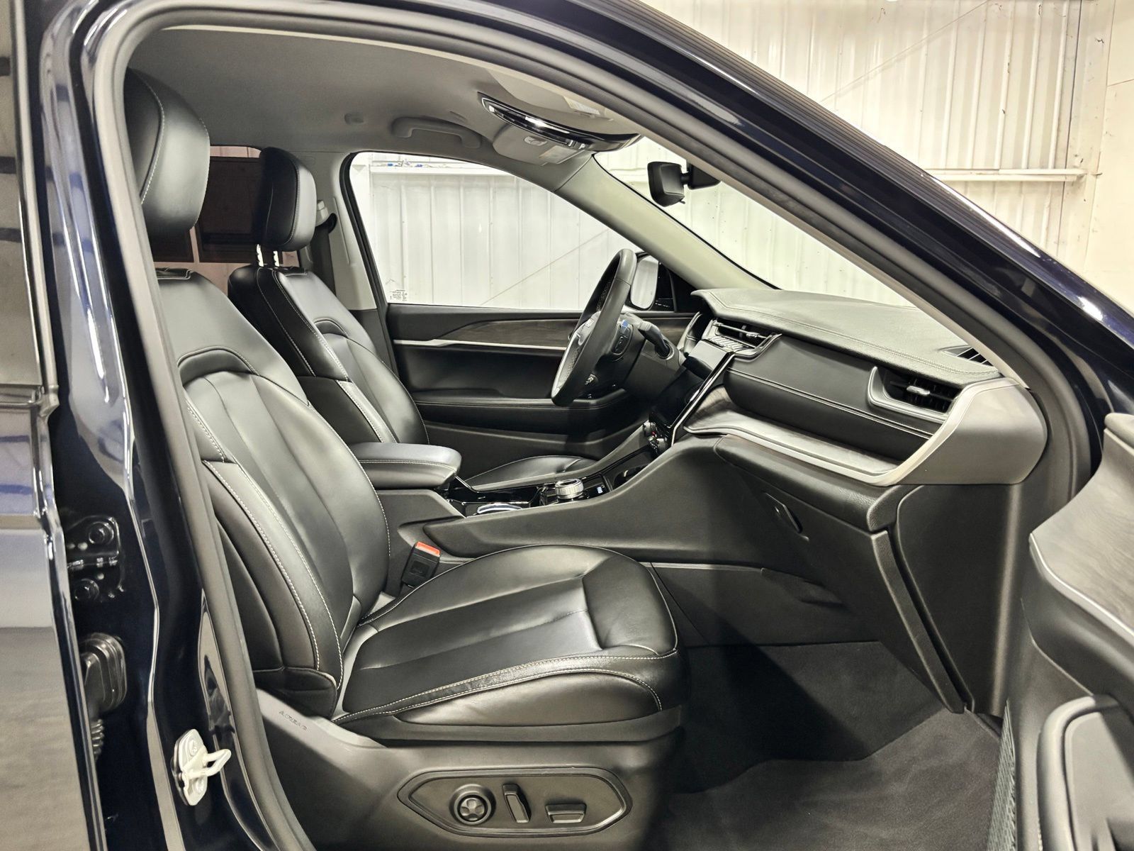 Used 2023 Jeep Grand Cherokee Limited RWD image 22