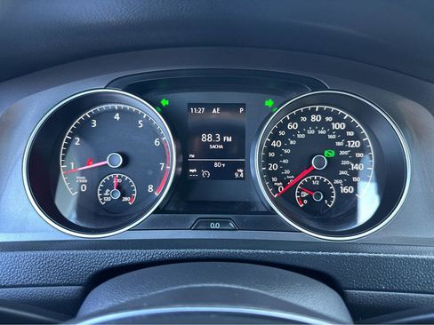 Used 2017 Volkswagen Golf SE image 21