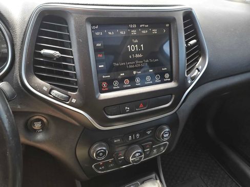 Used 2019 Jeep Cherokee Trailhawk w/ Comfort/Convenience Group AWD/4WD image 30