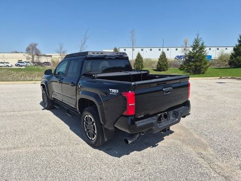 Used 2024 Toyota Tacoma TRD Sport AWD/4WD image 7