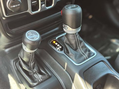 Used 2021 Jeep Wrangler Unlimited Sahara w/ LED Lighting Group AWD/4WD image 13