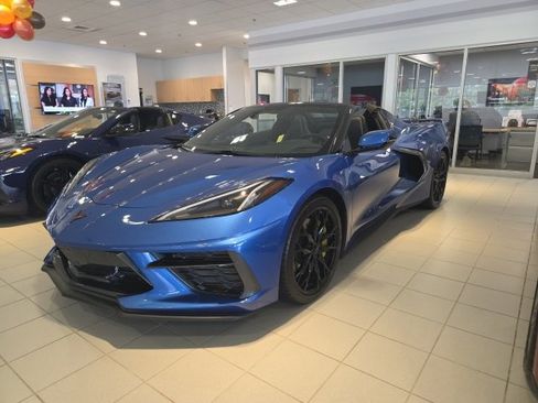 Used 2023 Chevrolet Corvette Stingray w/ Z51 Performance Package image 4