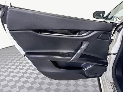 Used 2022 Maserati Quattroporte Modena image 24