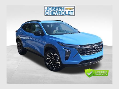 Used 2024 Chevrolet Trax RS w/ Sunroof Package FWD image 1