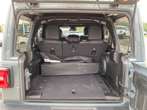 Used 2025 Jeep Wrangler Unlimited Rubicon AWD/4WD image 5