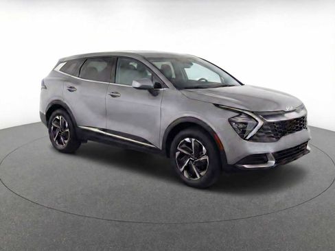 Used 2023 Kia Sportage LX image 3