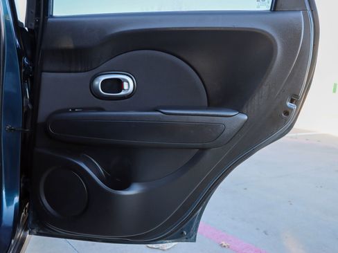 Used 2018 Kia Soul + image 10