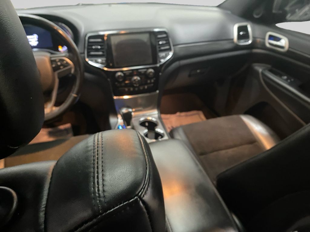 Used 2020 Jeep Grand Cherokee Altitude AWD/4WD image 16