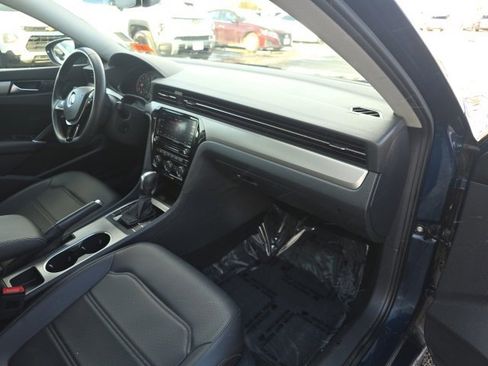Used 2022 Volkswagen Passat 2.0T SE image 9