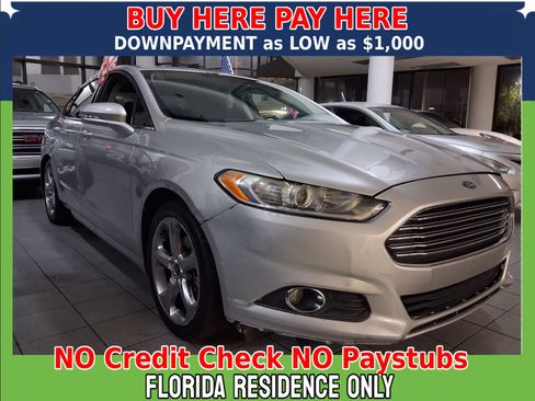 Used 2013 Ford Fusion SE FWD image 1