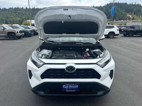 Used 2025 Toyota RAV4 XLE AWD/4WD image 4