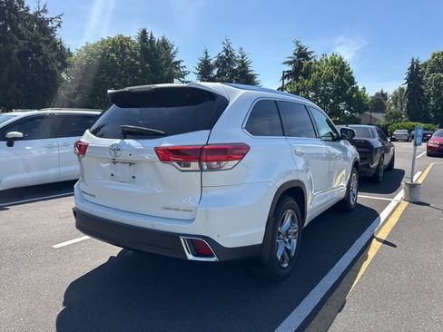 Used 2018 Toyota Highlander Limited Platinum AWD/4WD image 3