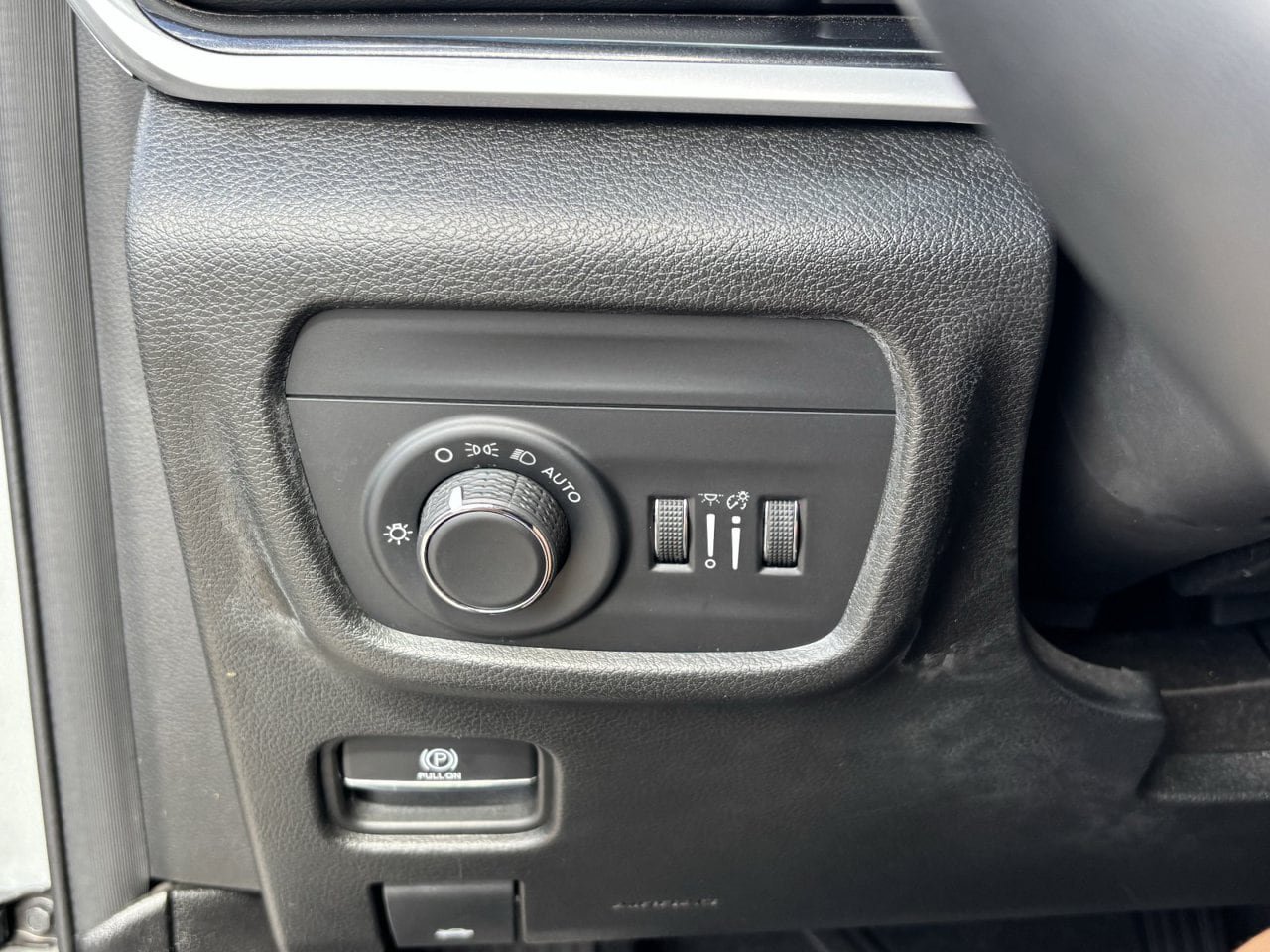 Used 2022 Jeep Grand Cherokee Altitude AWD/4WD image 29